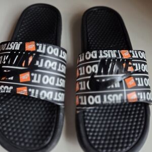 Nike Black 'Just Do It' Slide Sandals- Very Gently Used♡♡